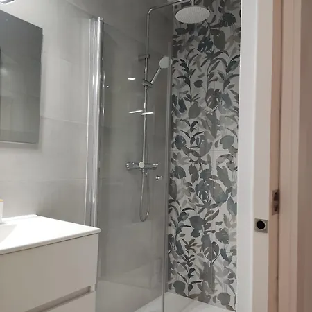 Centrico A 150 Metros De La Playa * 푸엔히롤라