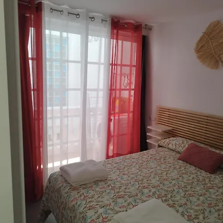 Centrico A 150 Metros De La Playa * 푸엔히롤라