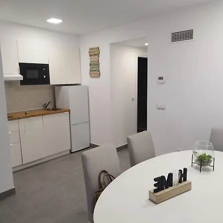 Centrico A 150 Metros De La Playa * 푸엔히롤라