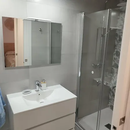 Centrico A 150 Metros De La Playa * 푸엔히롤라