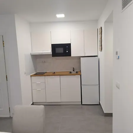 Centrico A 150 Metros De La Playa * 푸엔히롤라